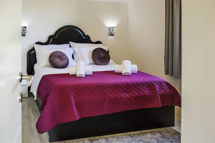 Stunning uderwater view, fenced private park, heated pool... in Imotski, Makarska Riviera