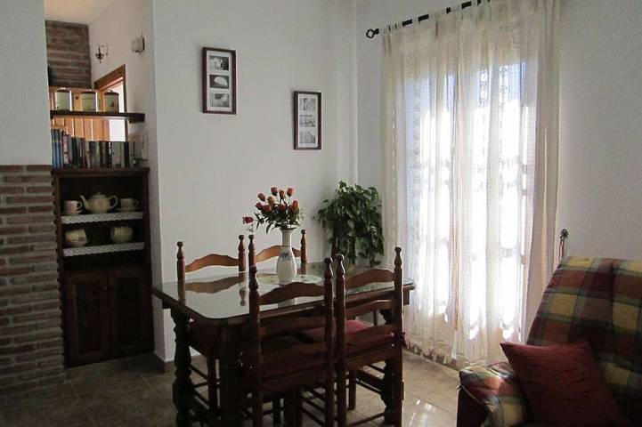 Villa de campagne, près de Frigiliana, vues fantastiques, petite piscine privée. in Frigiliana Road, Frigiliana