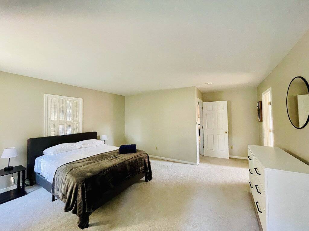 Beautiful, cozy ranch home! Private backyard! in Henrico County