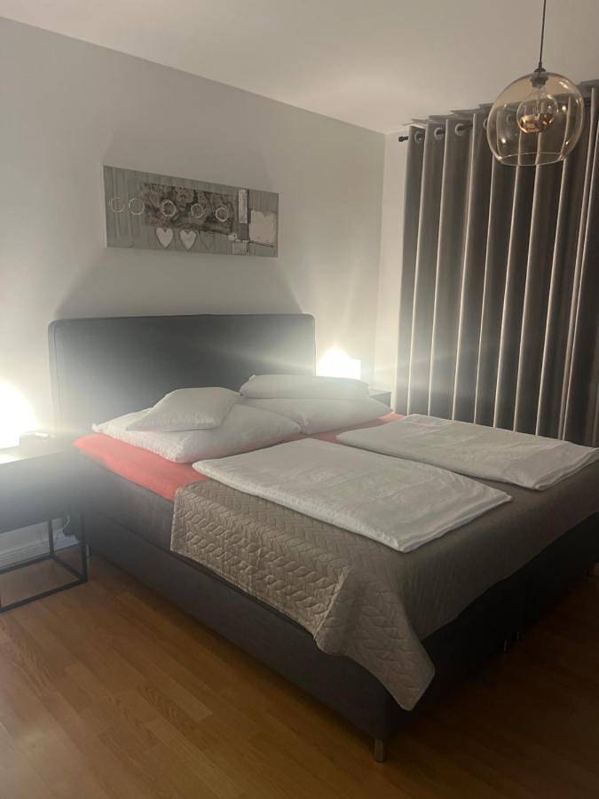 Ganze Wohnung, Geräumige Gästewohnung Andi im Herzen von Rastede - Küche - Wlan - Stellplatz in Rastede, Ammerland