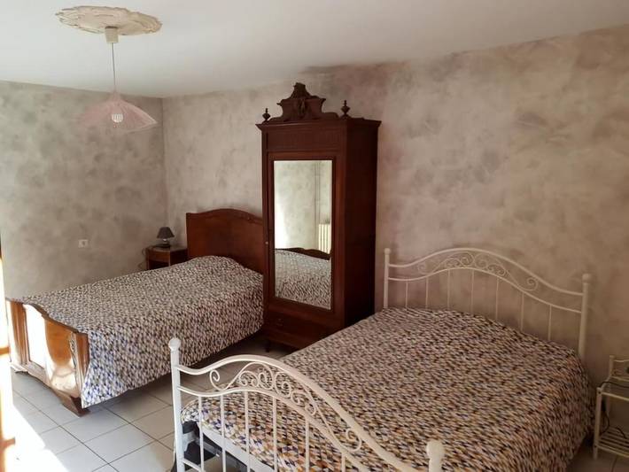Location de vacances pour 6 personnes, avec Terrasse et Jardin à Lacropte - 4