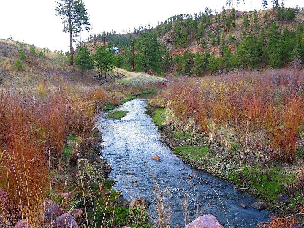 Bell Rock Retreat: Private Panorama-Ansicht Von 80 Acres Auf Pikes Peakes, Babbling Creek in Manitou Springs, El Paso County (CO)
