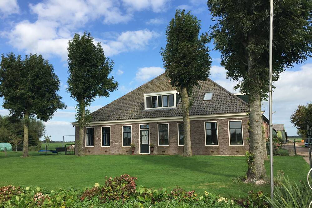 Stay at our beautiful farmhouse, enjoy the authentic atmosphere in Monnickendam, Gouwzee
