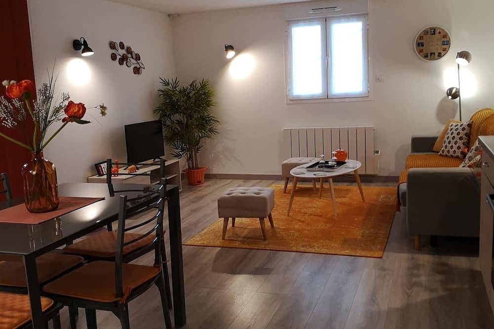 Appartement entier, Appartement situé au rez de chaussée d'une petite résidence en comportant quatre in Jonzac, Région de Jonzac