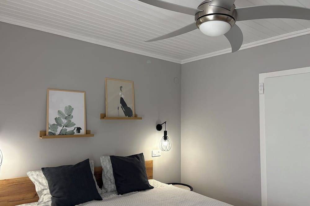 Maison entièrement rénovée, plage+ville accessibles à pied, piscine, vue mer, 4P in Roca Grossa, Lloret de Mar