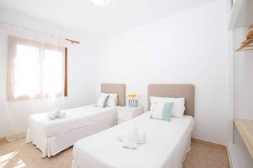 Villa for 6 People in Punta Grossa, Es Mercadal, Photo 2