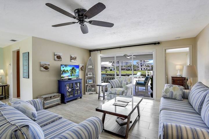 Vacation home for 6 people, with yard and terrace in Marco Island
