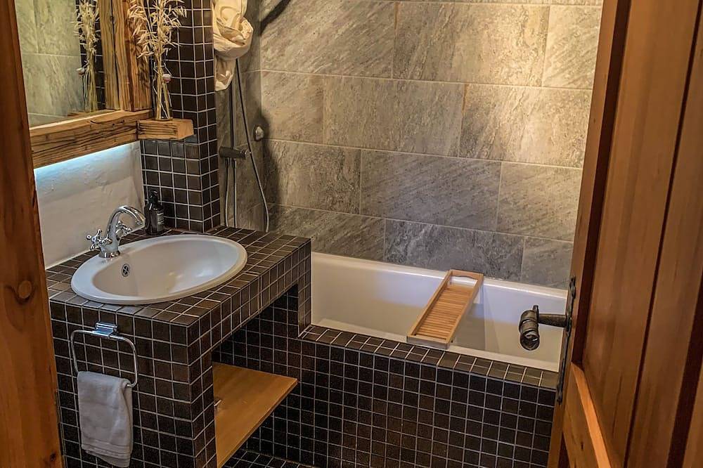 Ganze Wohnung, Ferienwohnung mit Panoramablick in die schweizer Berge in Surses, Albula