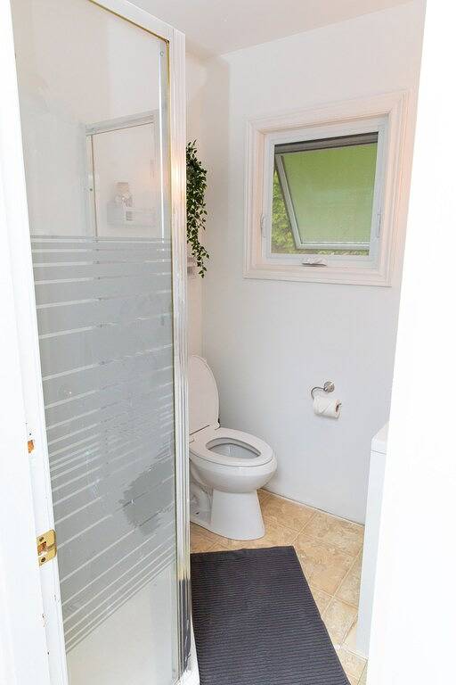 Dream View Redmond Bay Waterfront Cottage in Hastings Highlands, Ontario