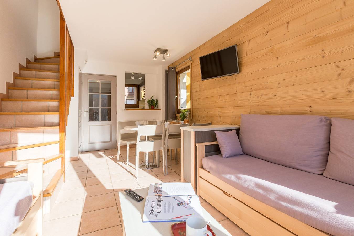 Entire holiday apartment, Bright semi-detached chalet · close to slopes and leisure centre · ideally located in La Salle-les-Alpes, Serre Chevalier