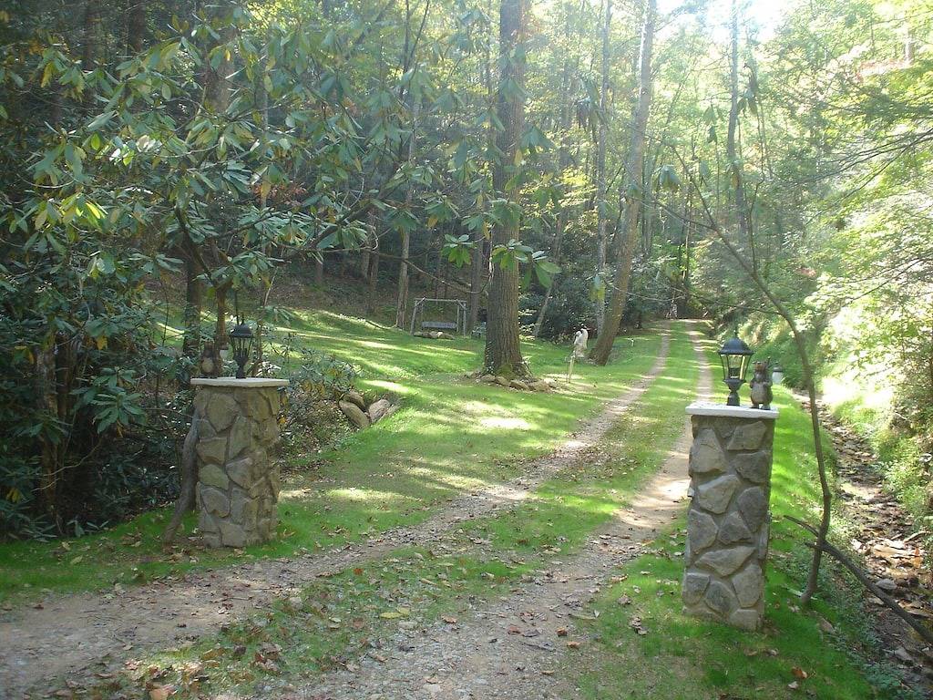 Luxus Story Book Cottage 5 abgelegene Hektar üppiger Wald & Streams * Friedlich * in Wears Valley, Sevier County