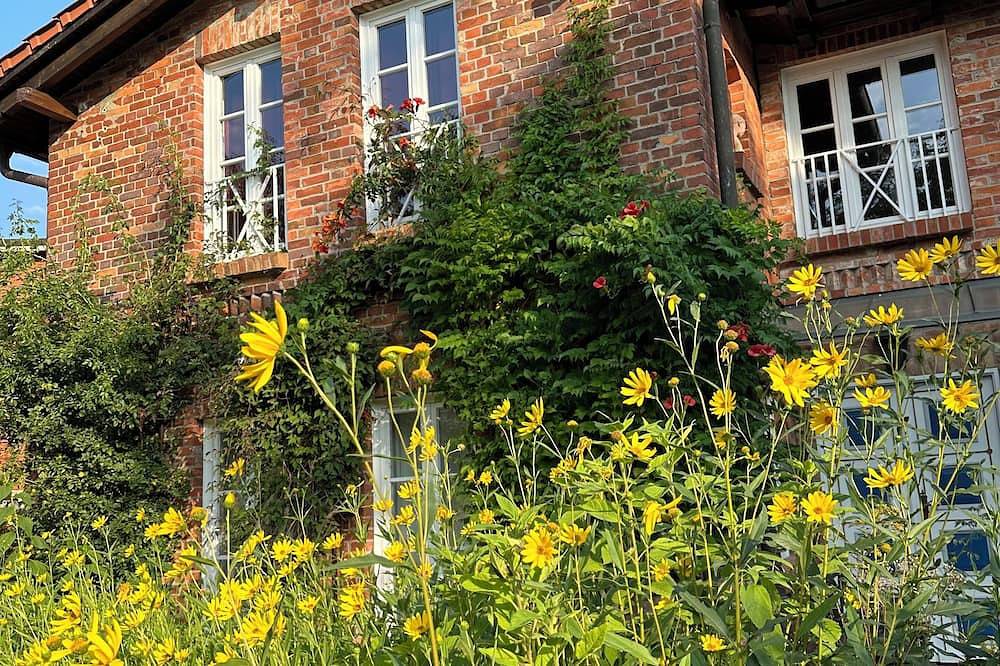 Ganze Wohnung, Exklusive, große Ferienwohnung mit 3 Schlafzimmern, Kamin und Terrasse in Lohme, Nationalpark Jasmund