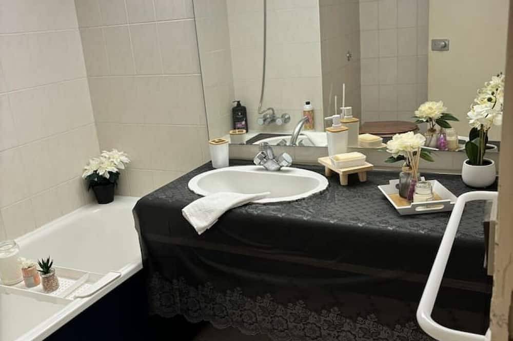 Entire apartment, Cosy & Elegant with Parking - Your Haven of Peace at the Gates of Nantes in Carquefou, Nantes region