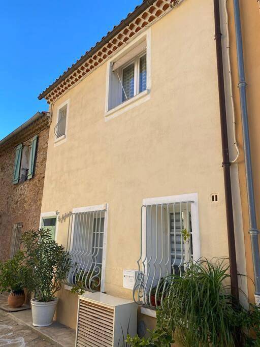 Gîte pour 2 personnes, avec terrasse et vue dans Office De Tourisme De Bormes Les Mimosas - Le Port - 4