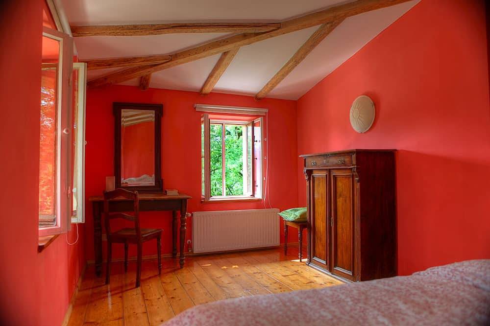 Historic holiday home for families and groups\nwith garden and play barn. in Janowice Wielkie, Sudeten (Poland)