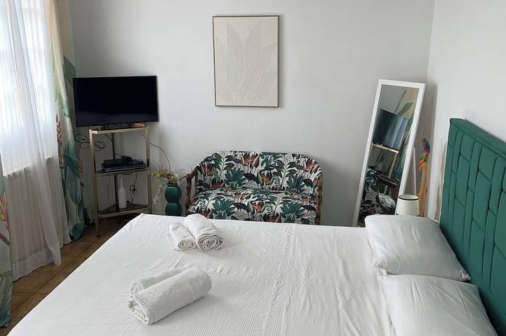 Villa with breathtaking views, a pool, a guest house, and air conditioning near Monaco in Roquebrune-Cap-Martin, Mittelmeerküste (Frankreich)
