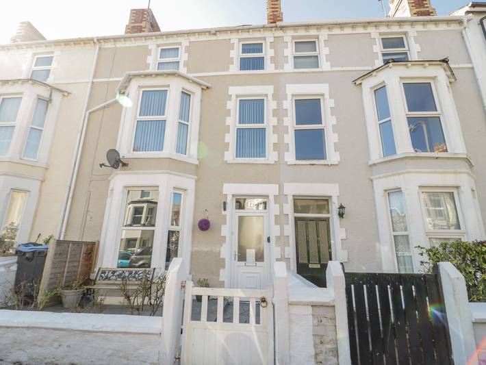 Cottage for 16 people, with garden, with pets in Llandudno