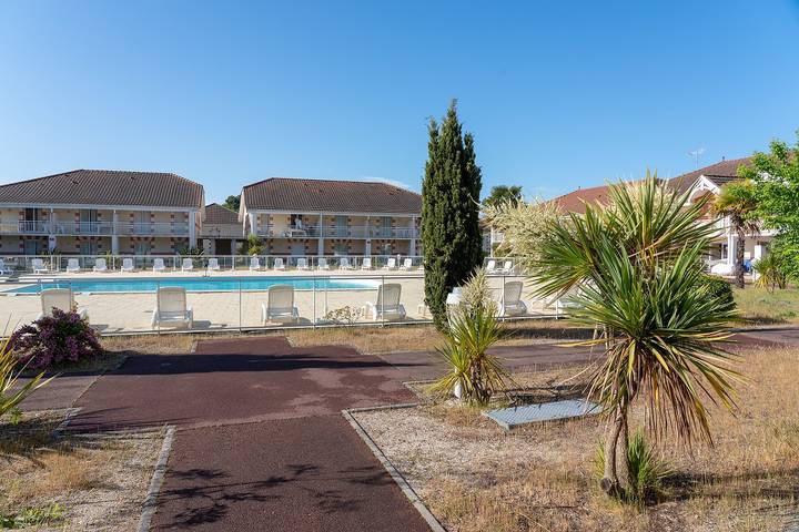 Gîte pour 8 personnes, avec jardin et balcon ainsi que bassin pour enfant et piscine, adapté aux familles à Le Verdon-sur-Mer - 2