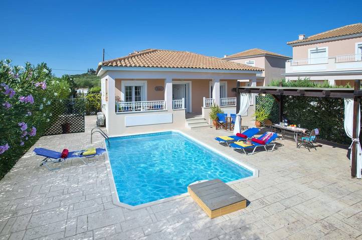 Villa for 2 people, with garden in Laganas