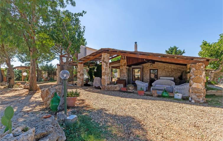 Charmante 150qm Wohnung mit Parkplatz, AC, Pool & Terrasse in Acquaviva delle Fonti, Nationalpark Alta Murgia