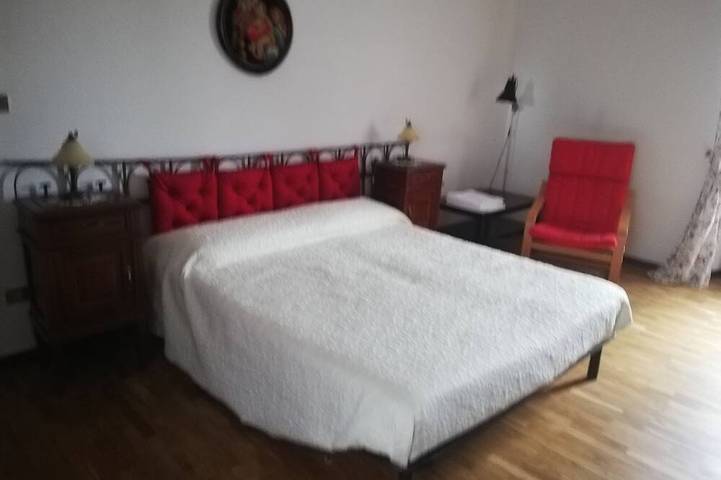 Casa del Prato tra vigneti, noccioleti e paesaggi mozzafiato in Roccaverano, Langhe