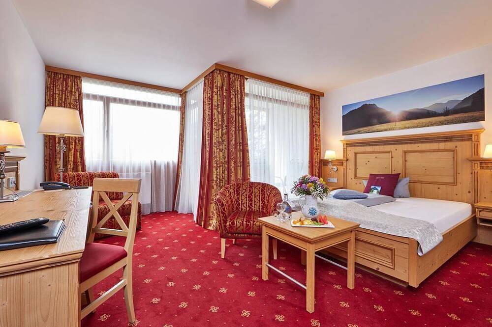 Doppelzimmer Economy - Aktiv Hotel Böld & Restaurant Uhrmacher in Oberammergau, Bayerische Alpen