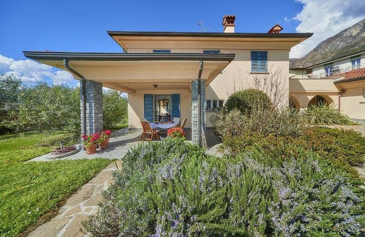 Villa per 10 persone, con Balcone e Terrazza nonché Panorama a Lierna