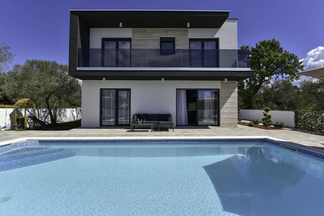 Villa Sunflower with pool in Sukosan, Zadar