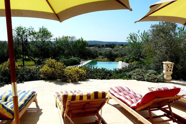 Location de vacances pour 10 personnes, avec jardin et balcon dans Golf de Servanes