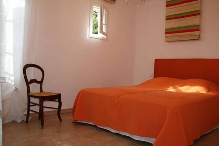 Location de vacances pour 4 personnes, avec jardin à La Môle - 2