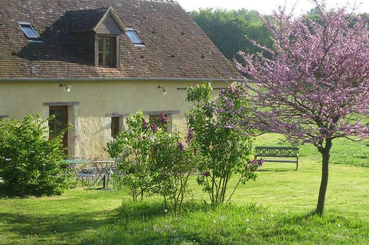 Gîte pour 6 personnes, avec jardin à Bellou-le-Trichard