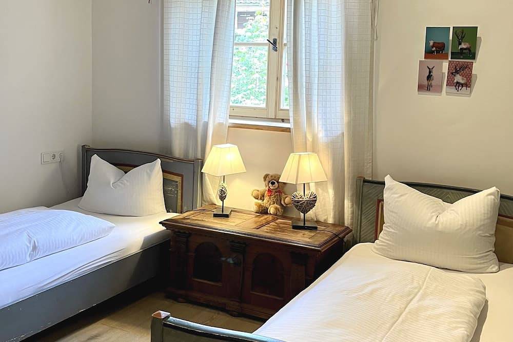Exclusive country house, modern with old wood in chalet style, sauna and terrace in Riedlern, Kreuth