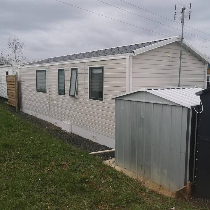 Gîte pour 6 personnes, avec piscine et terrasse à Condac