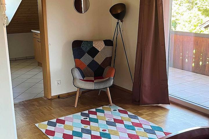 Ganze Wohnung, Gemütliche, 1-Zimmer-Wohnung mit großem Balkon und Bergblick im Voralpenland in Bad Aibling, Landkreis Rosenheim