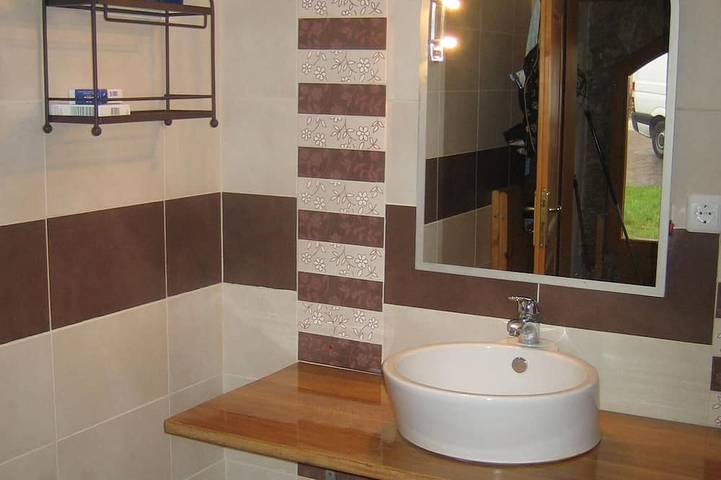 Ferienhaus, idyllisch und in  ruhiger Lage, 3 Sz für 6 Personen, bei Malinska in Malinska-Dubašnica, Krk