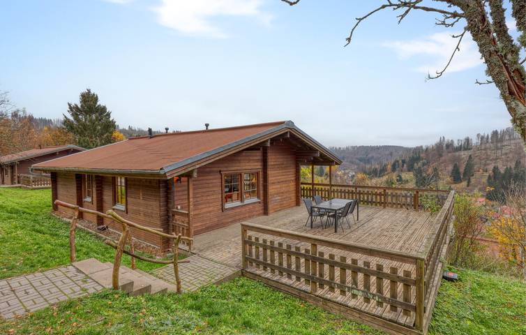 Ferienhaus für 8 Personen, mit Terrasse und Garten in Masserberg