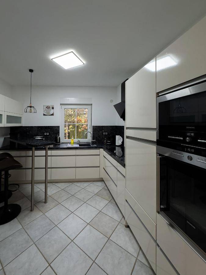 Three-Bedroom House in Nordwest, Leipzig
