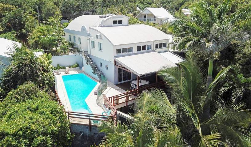 Location de vacances pour 8 personnes, avec piscine ainsi que jardin et vue à Manapy les Bains - 2