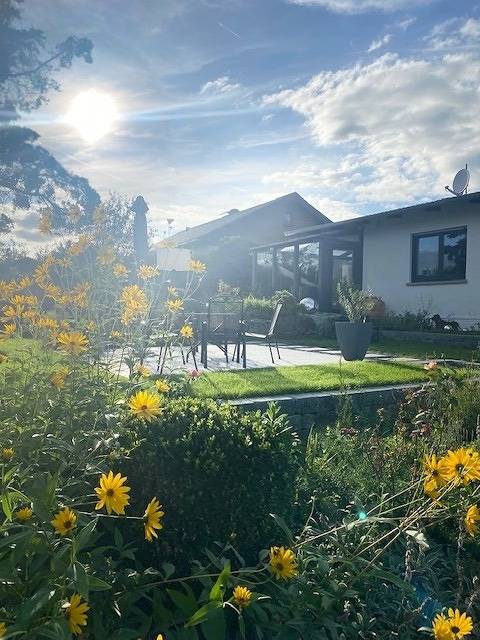Bungalow für 4 Personen, mit Garten und Ausblick in Hessen