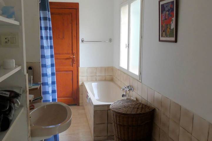 Gîte pour 5 personnes, avec jacuzzi ainsi que jardin et piscine, animaux acceptés à Salernes - 4