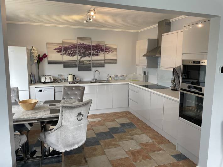 Beautiful 3-Bed House in Sunny Killough Down in Condado de Down