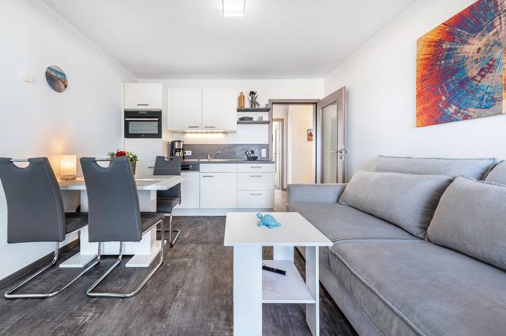 Ganze Wohnung, Ferienwohnung 'Hochparterre' mit Meerblick, Balkon und Wi-Fi in Sahlenburg Strand, Cuxhaven