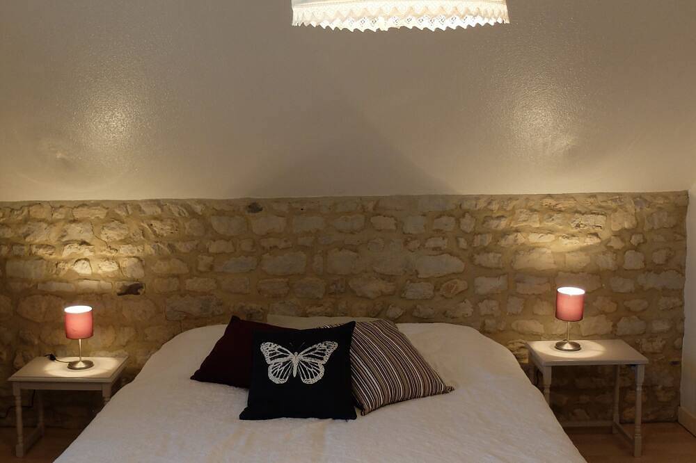 An idyllic holiday home a stone's throw from the sea in Sainte-Honorine-des-Pertes, Bayeux und Umgebung