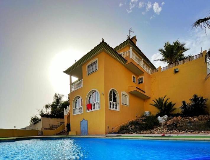 Apartamento de vacaciones para 3 personas, con vistas además de piscina y terraza - 1