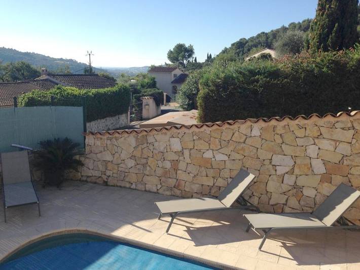 Location de vacances pour 4 personnes, avec terrasse et piscine à Gattières - 2