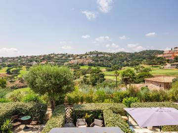 Location de vacances pour 4 personnes, avec terrasse et jardin dans Golf Bluegreen Sainte-Maxime