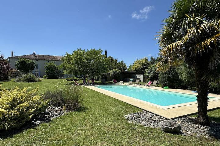 Location de vacances pour 15 personnes, avec jardin à Saint-Palais-du-Né