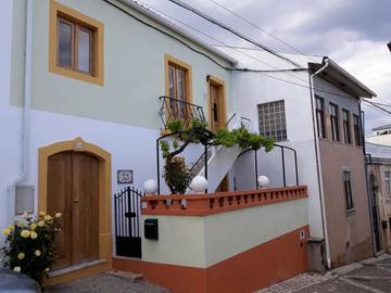 Gîte pour 4 personnes, avec balcon et jacuzzi dans Miranda do Corvo