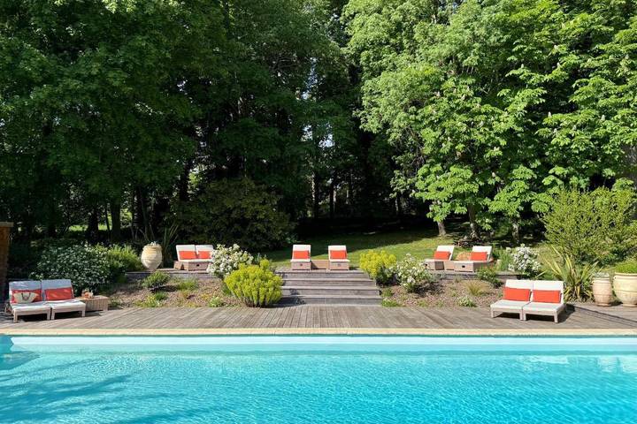 Gîte pour 2 personnes, avec piscine et jardin ainsi que terrasse et vue à Couches - 2