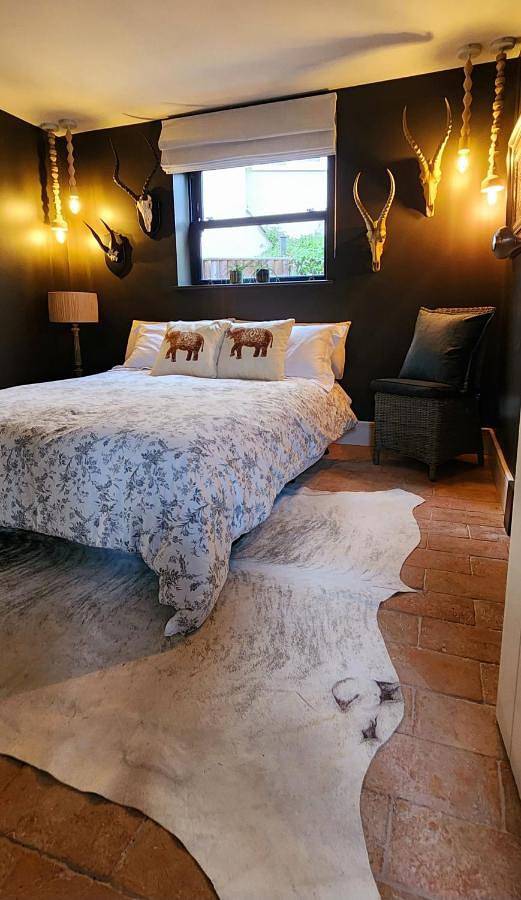 Bed and breakfast for 2 people, with Terrace and View in Cheltenham